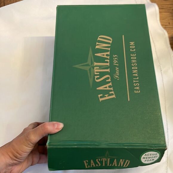 EASTLAND BONE CANVAS BOAT SHOES.  NEW IN BOX - Picture 9 of 9